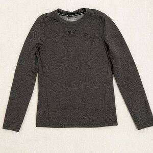Under armour youth medium long-sleeved fitted athletic top in grey